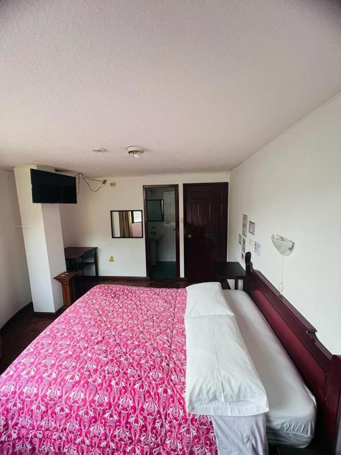 Hotel Bernys Quito Exterior foto